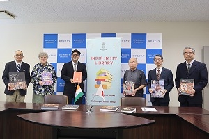 Book presentation ceremony at Gifu Women’s University